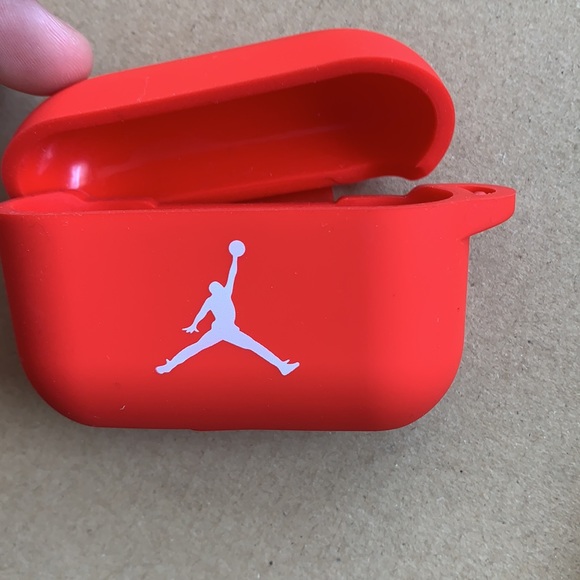 AirPod cásese for pros and Regular AirPod - Picture 3 of 4